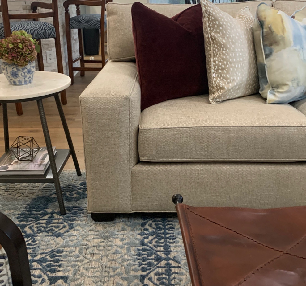 Example of a transitional home design design in Austin