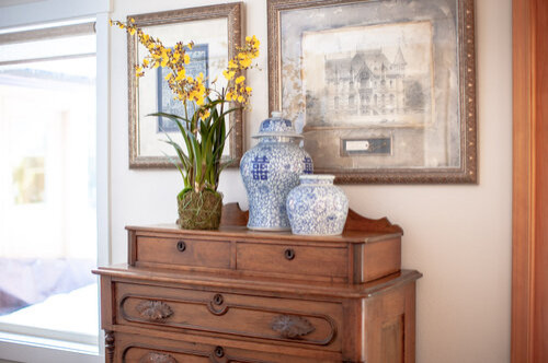 Transitional home design photo in Seattle