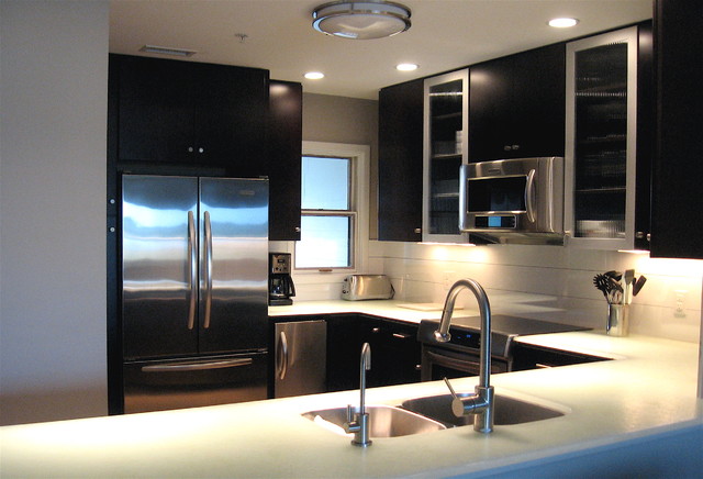 Cordgrass Bay contemporaneo-cucina