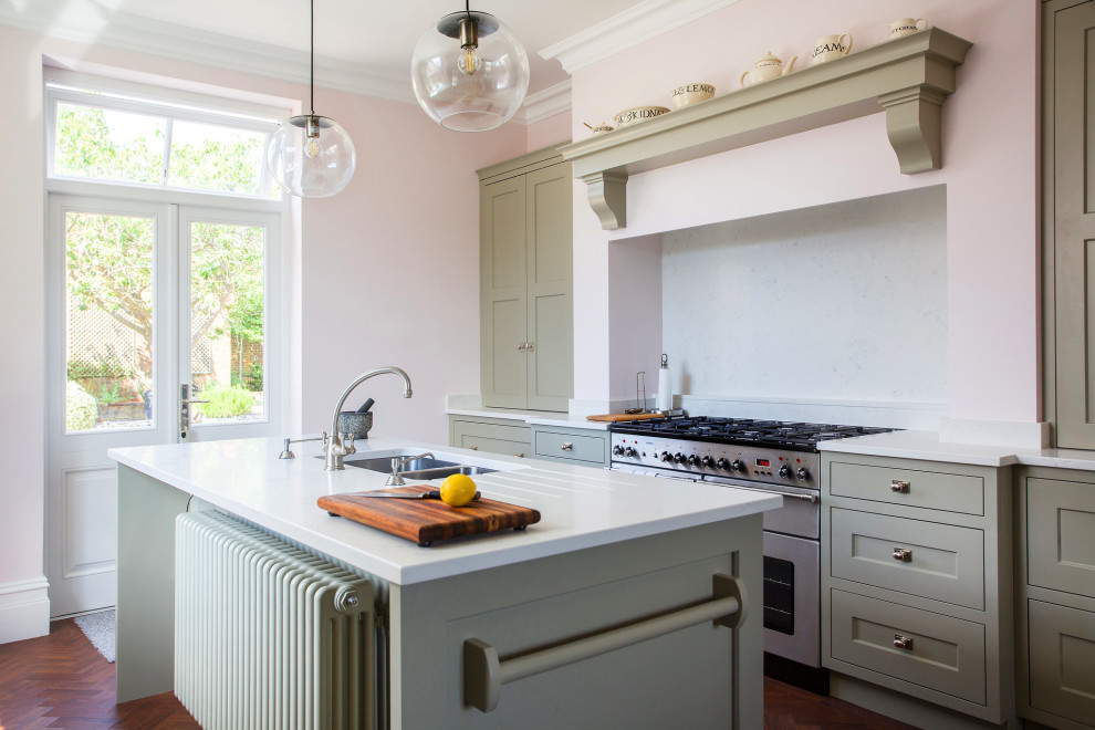 Photo of a medium sized traditional kitchen in Hampshire.