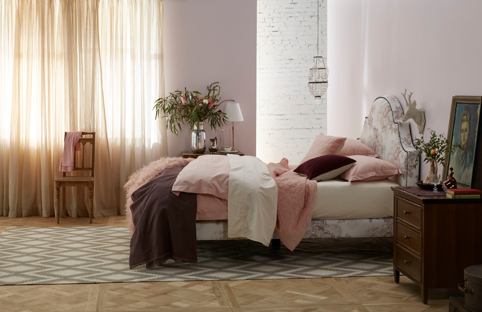 This is an example of a traditional bedroom in Melbourne.