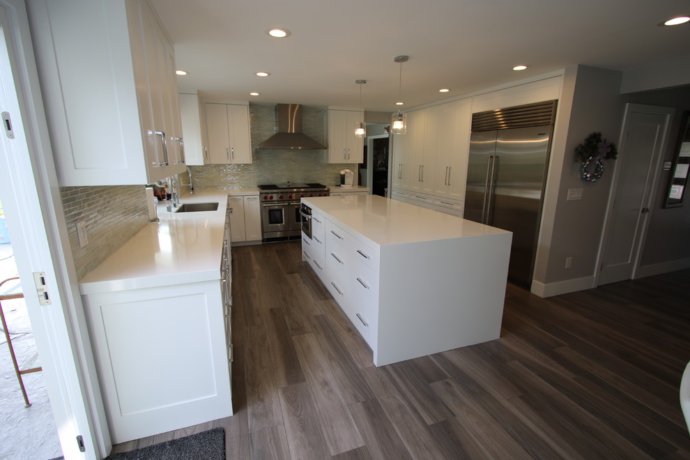 This is an example of a modern kitchen in Orange County.