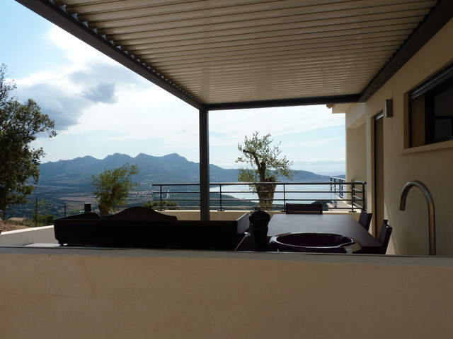VILLA C. contemporary-traedaeck