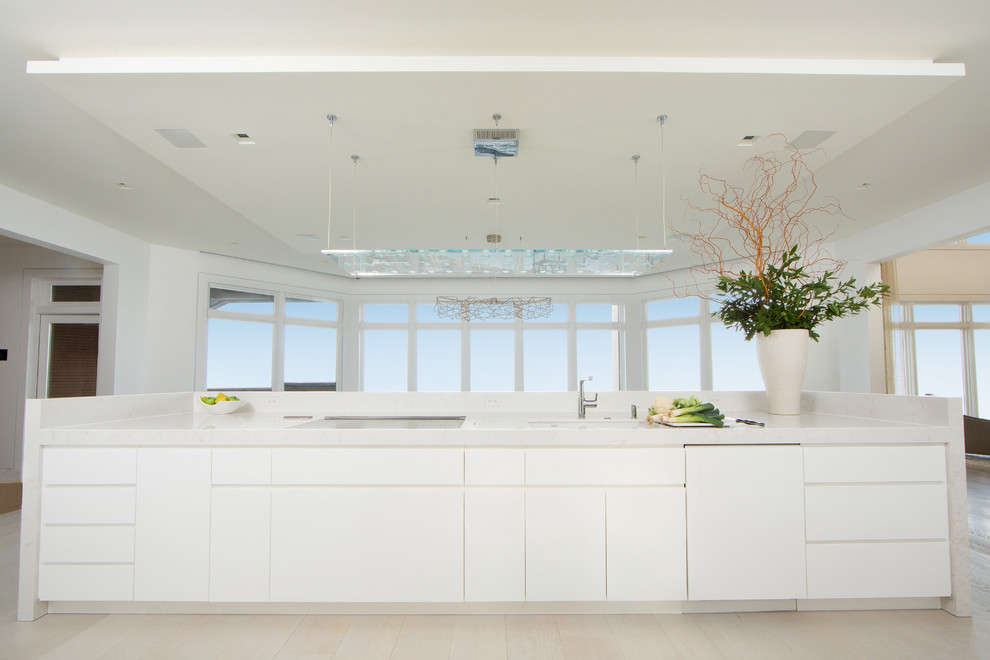 This is an example of an expansive contemporary kitchen in Cleveland.