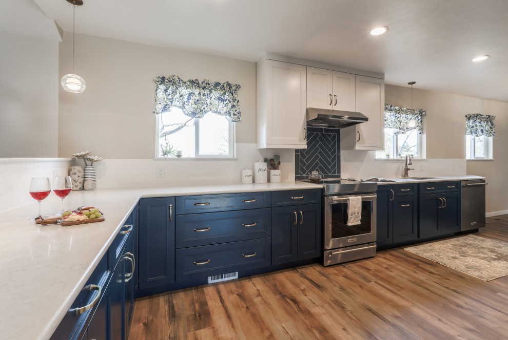 Kitchen - transitional kitchen idea in Denver