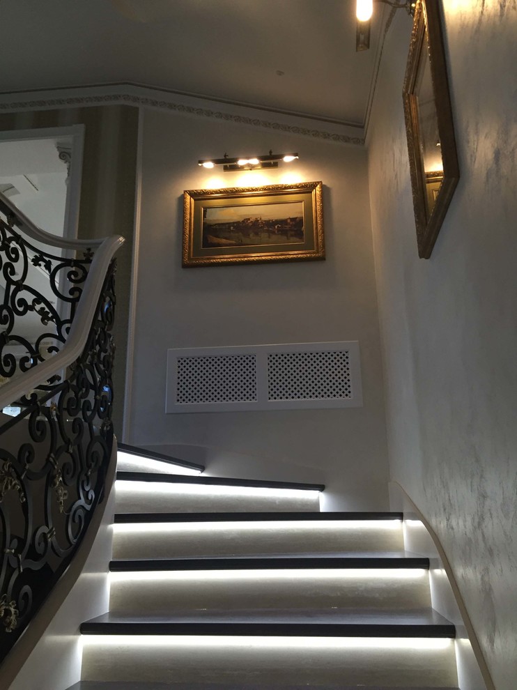 Дом на берегу реки