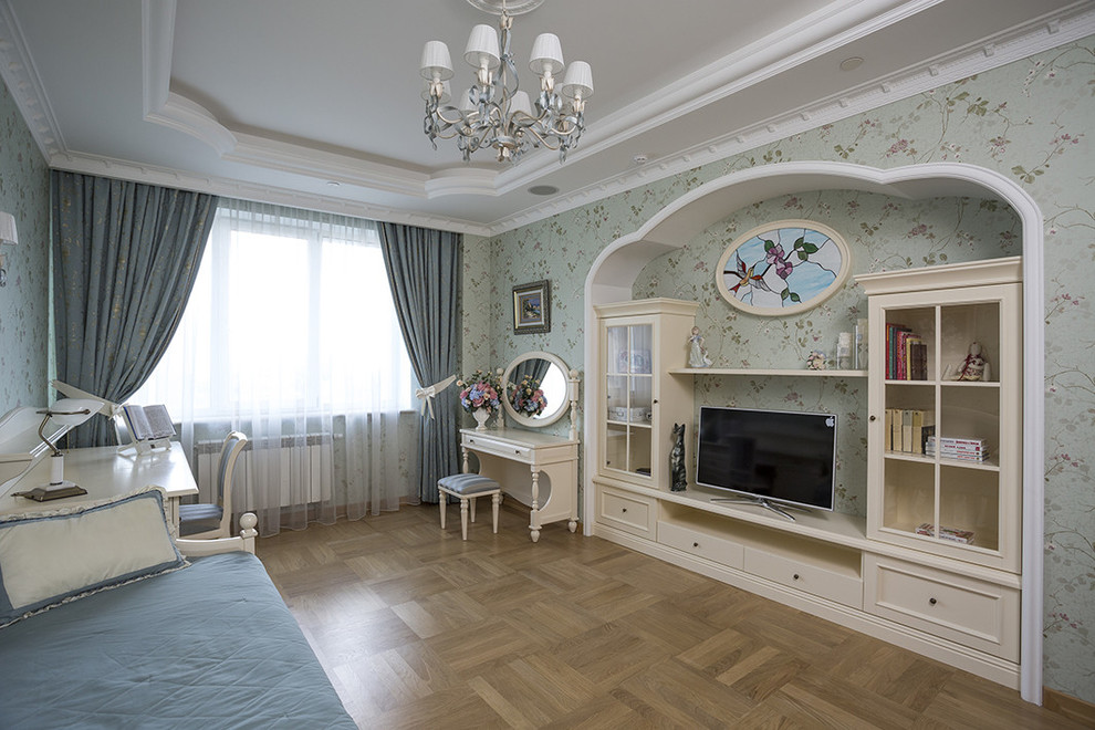 Mid-sized traditional teen room in Moscow with medium hardwood floors and green walls for girls.