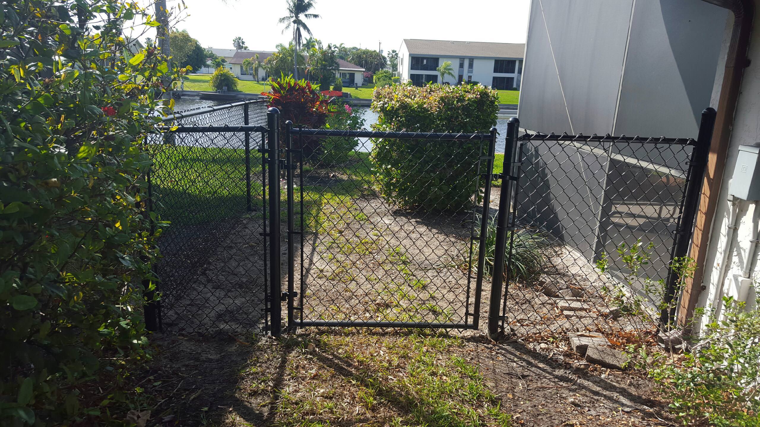 Black Chain Link Fence - Photos & Ideas | Houzz