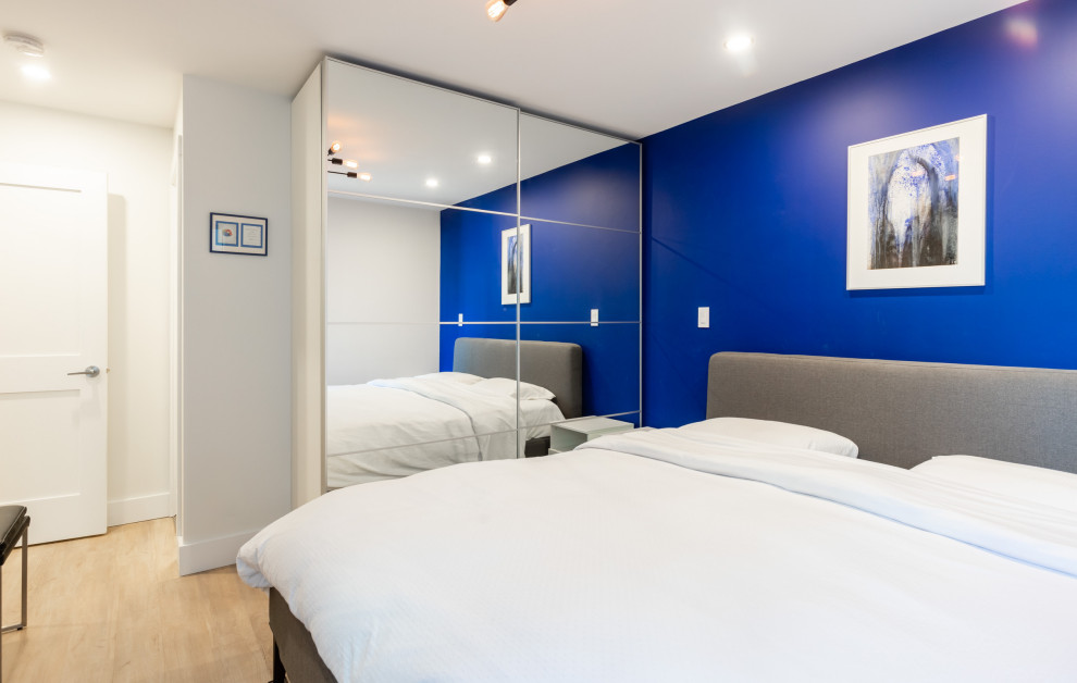 Bedroom - bedroom idea in Vancouver