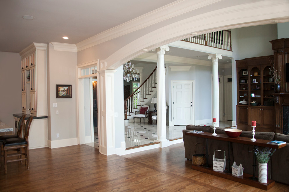 This is an example of an expansive traditional l-shaped eat-in kitchen in Atlanta with with island.