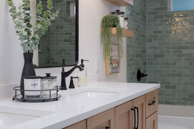 Bathroom of the Week: Calm and Serene in White, Navy and Brass