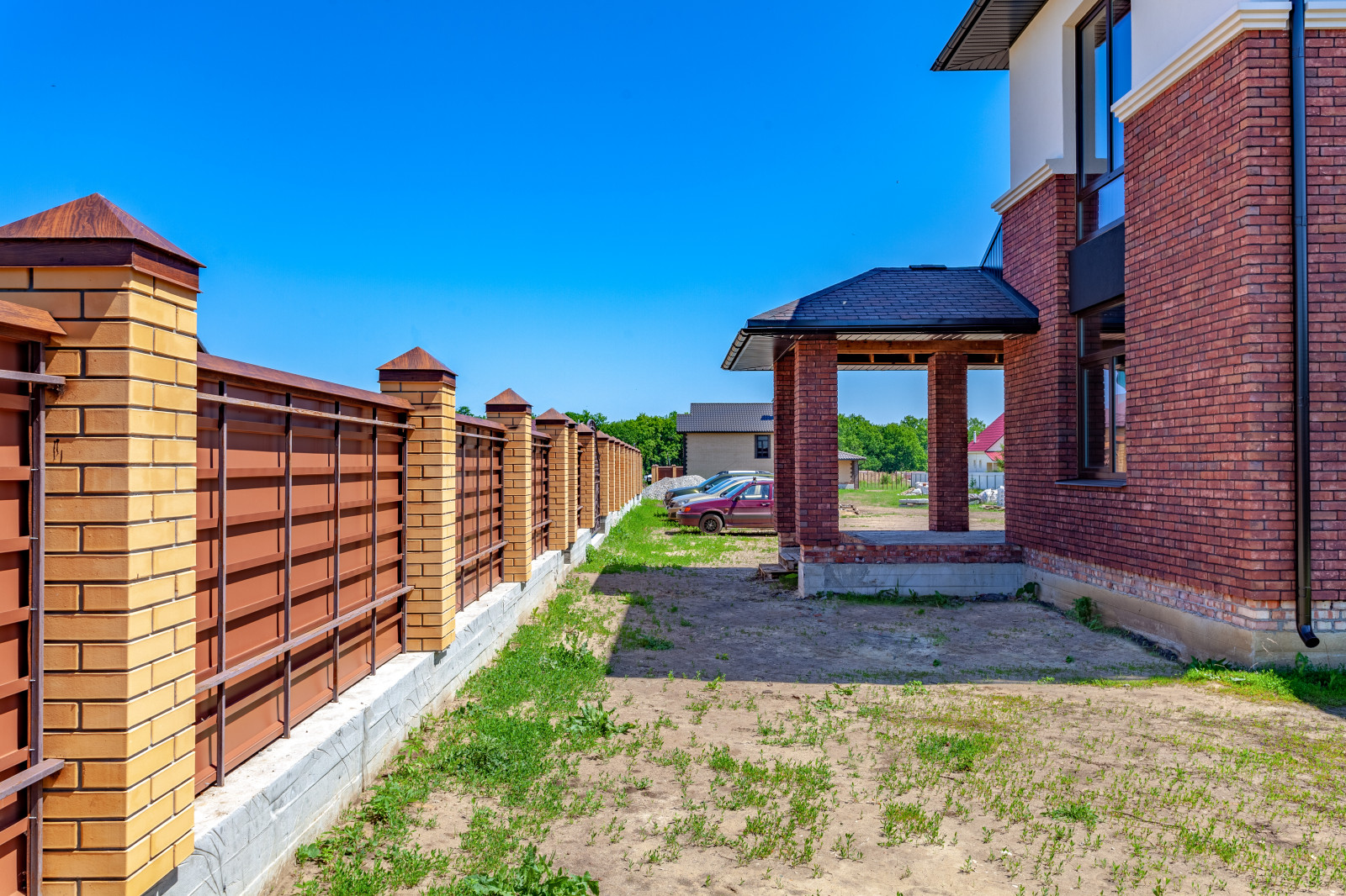 Фасады домов в поселке " Дубровка"