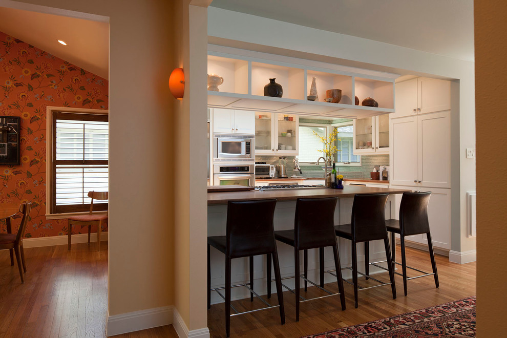 Example of a transitional kitchen design in Austin