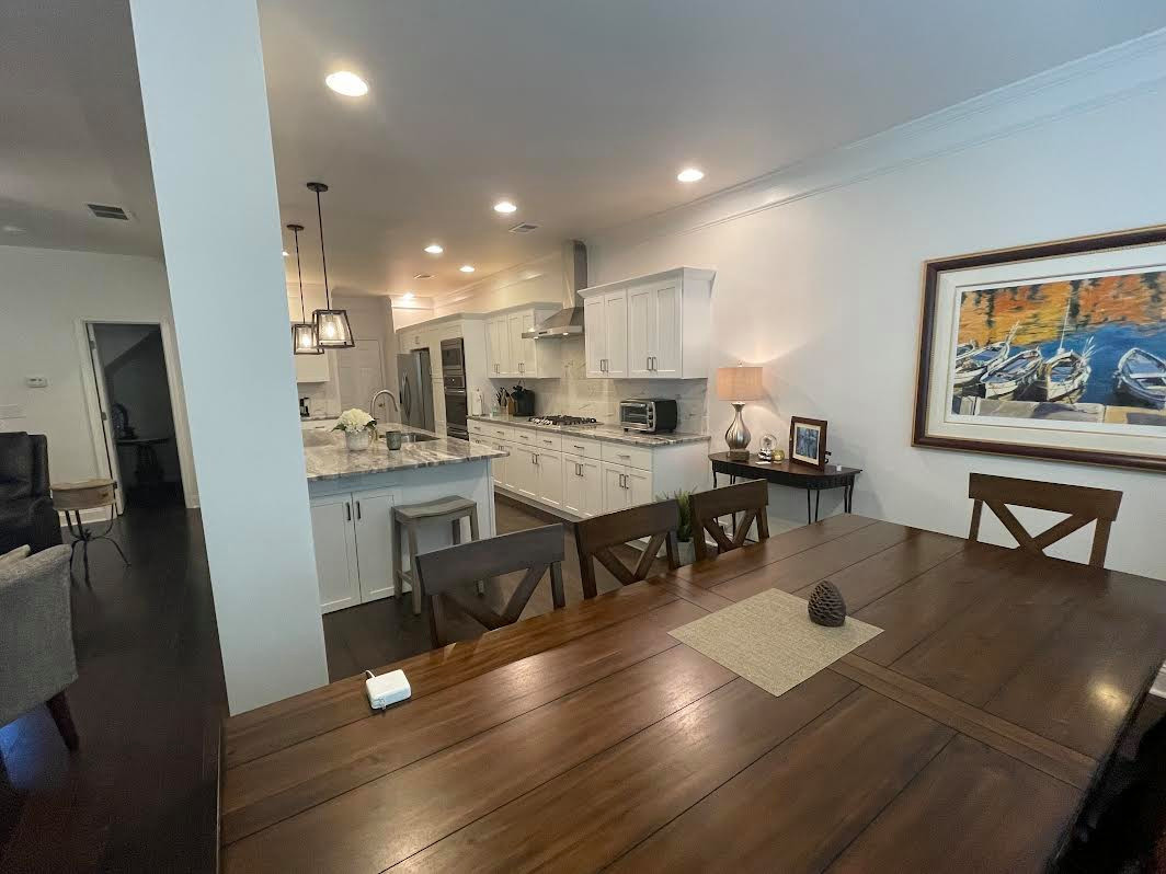 Example of a dining room design in Other