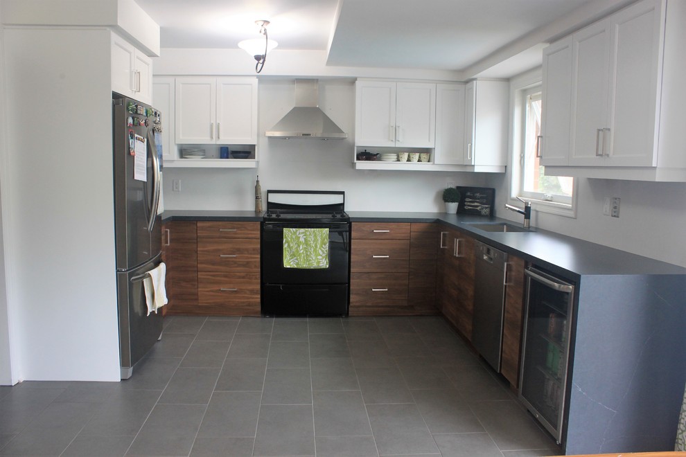 Kitchen backsplash for behind a slide-in range.