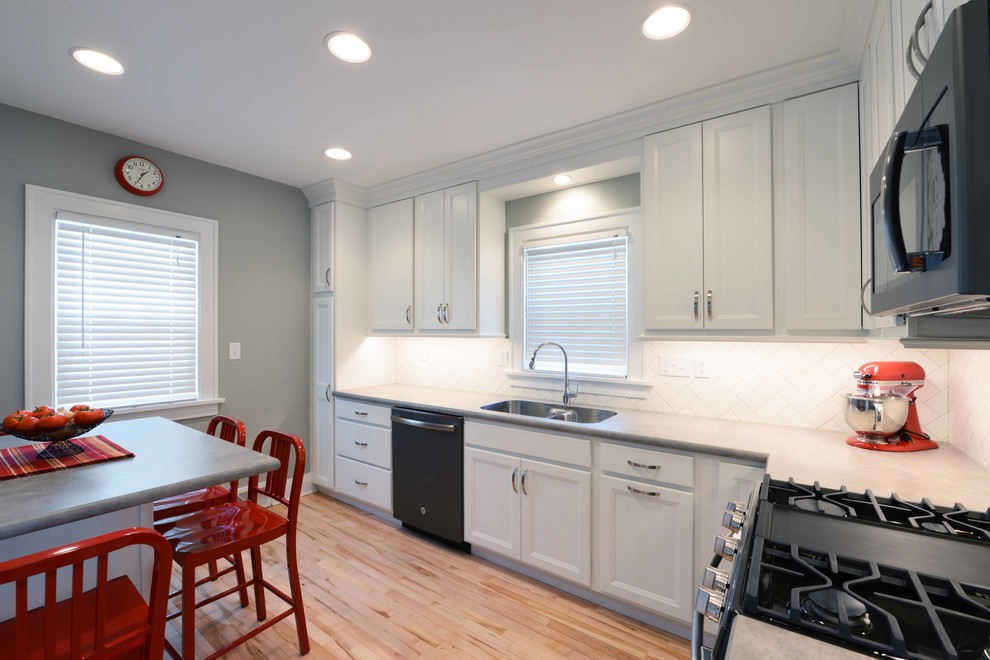 Kitchen - transitional kitchen idea