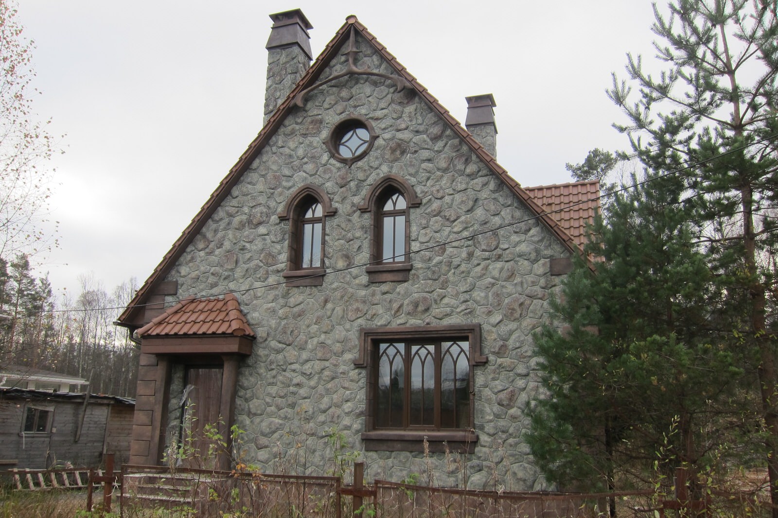 Готический дом