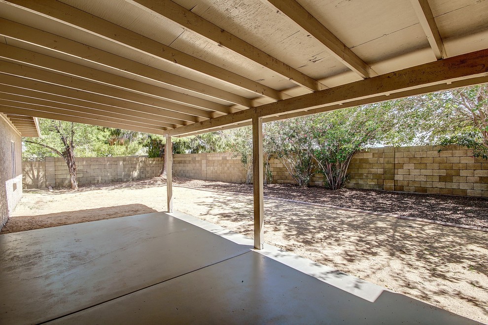 Home design - rustic home design idea in Phoenix