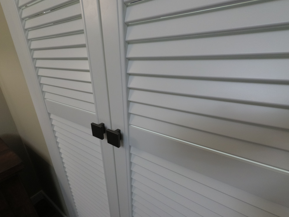 Двери-жалюзи в гардеробной