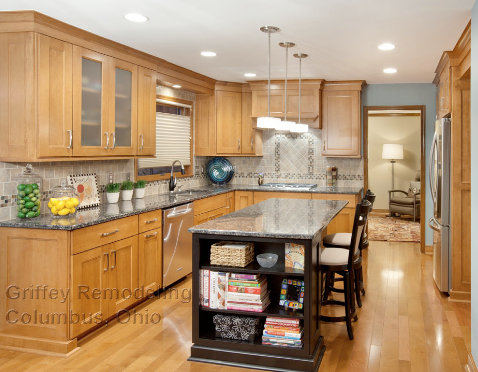 Example of a transitional kitchen design in Columbus