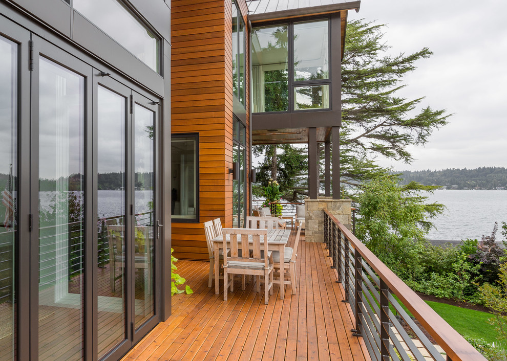 Photo of a large contemporary balcony in Seattle with a roof extension.