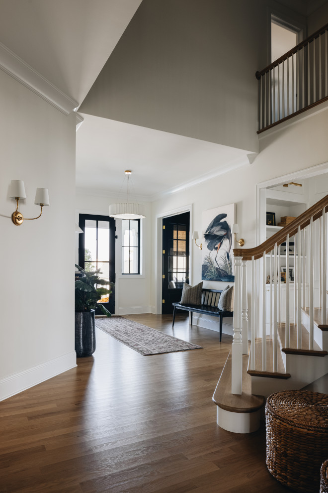 Example of a transitional entryway design in Chicago