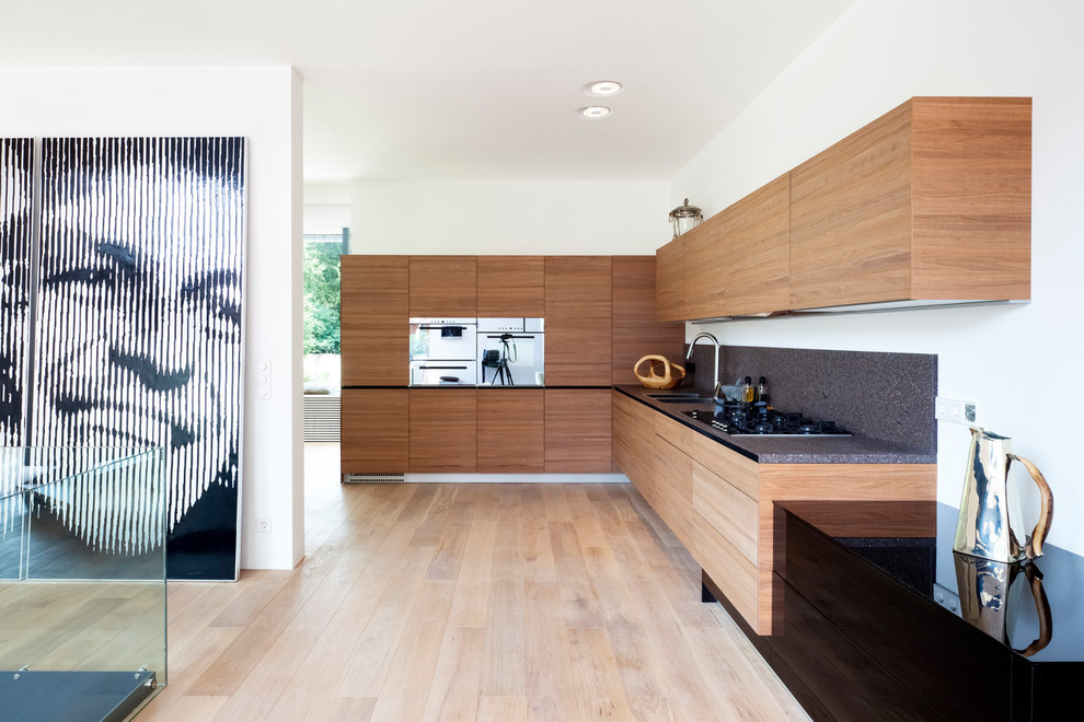 Inspiration for a contemporary l-shaped open plan kitchen in Tokyo with a double-bowl sink, beaded inset cabinets, dark wood cabinets, grey splashback, stainless steel appliances, light hardwood floors, no island and beige floor.