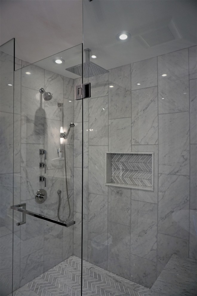 Transitional home design photo in Toronto