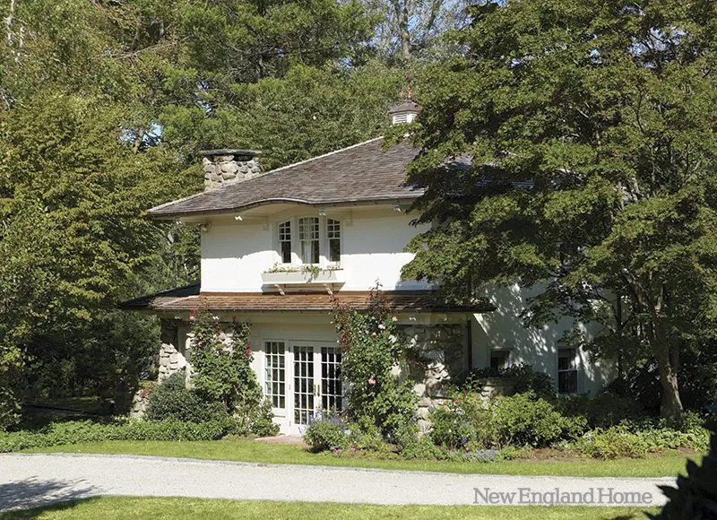 Example of a classic exterior home design in New York