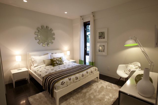Waterfront Hideaway modern-schlafzimmer