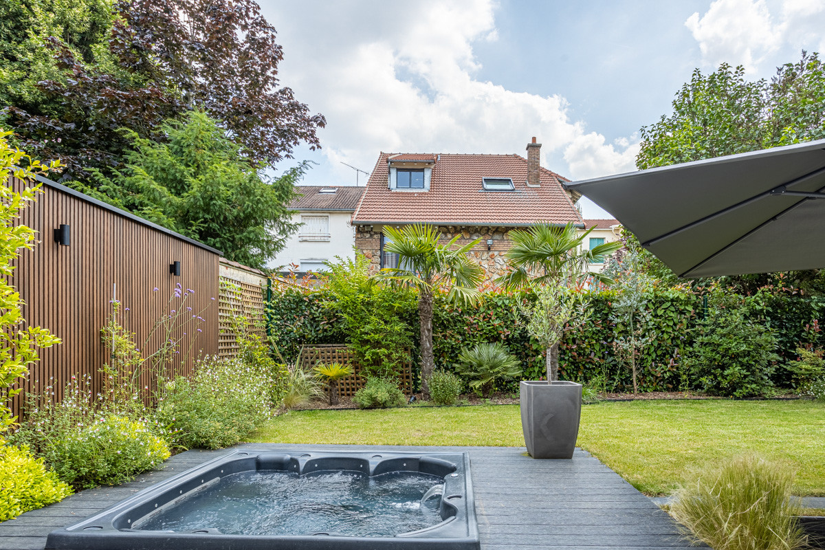 Aménagement d'un jardin avec jacuzzi