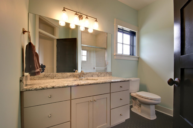 Upper Level Bath #2 country-stanza-da-bagno
