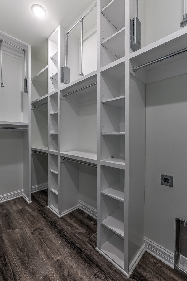 Example of a classic closet design in Omaha
