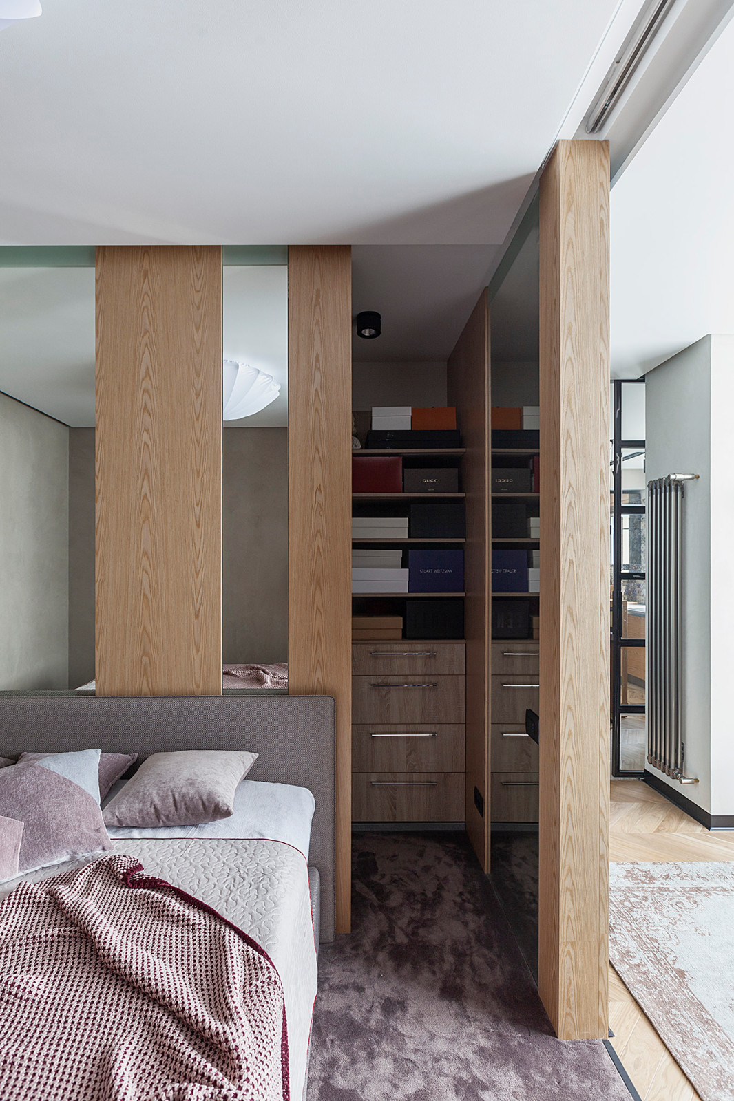 Спальня  в современной студии