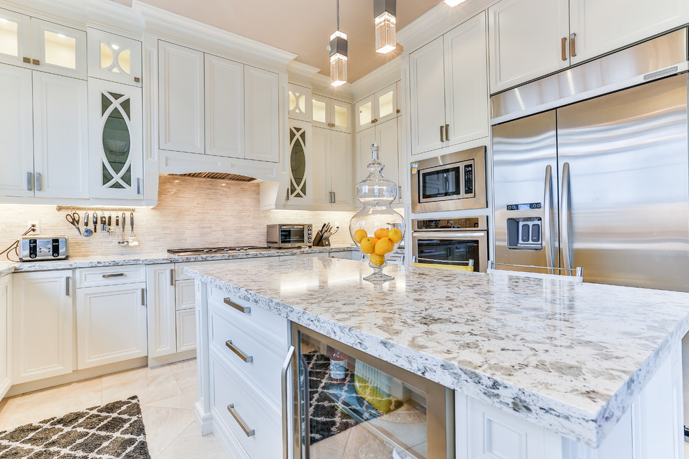 Kitchen - transitional kitchen idea in Toronto