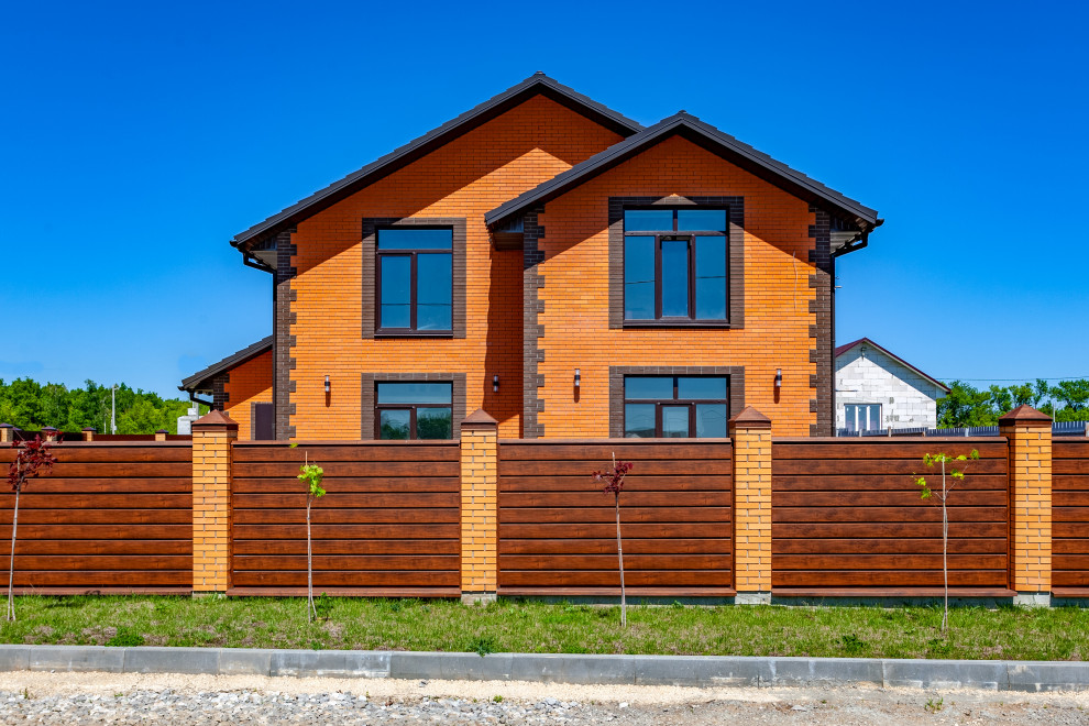 Фасады домов в поселке " Дубровка"