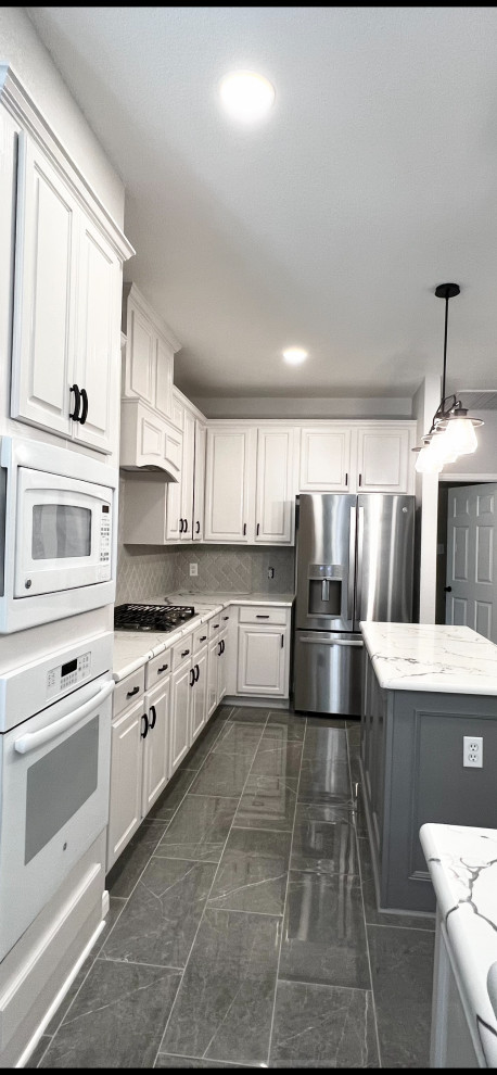Inspiration for a transitional kitchen remodel in Dallas
