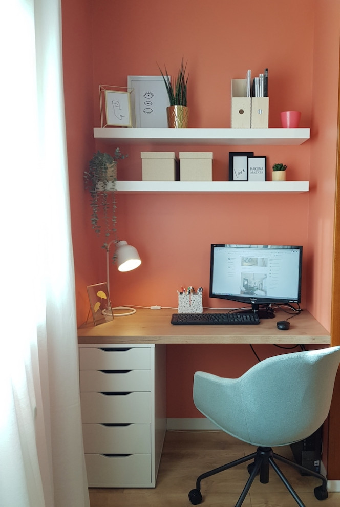 Photo of a small scandinavian home office in Rennes.