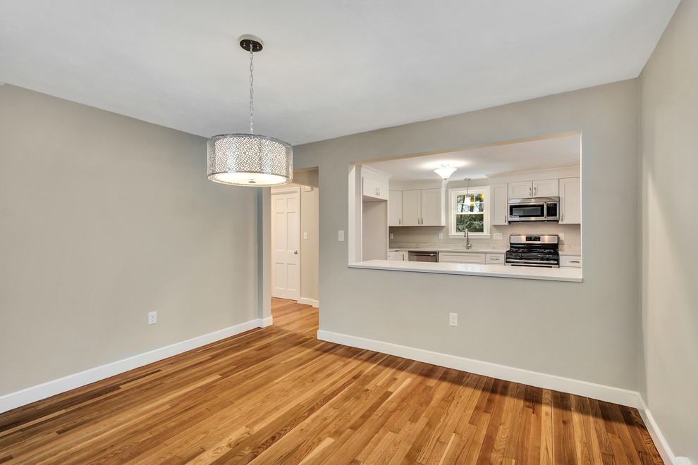 Home design - transitional home design idea in Boston