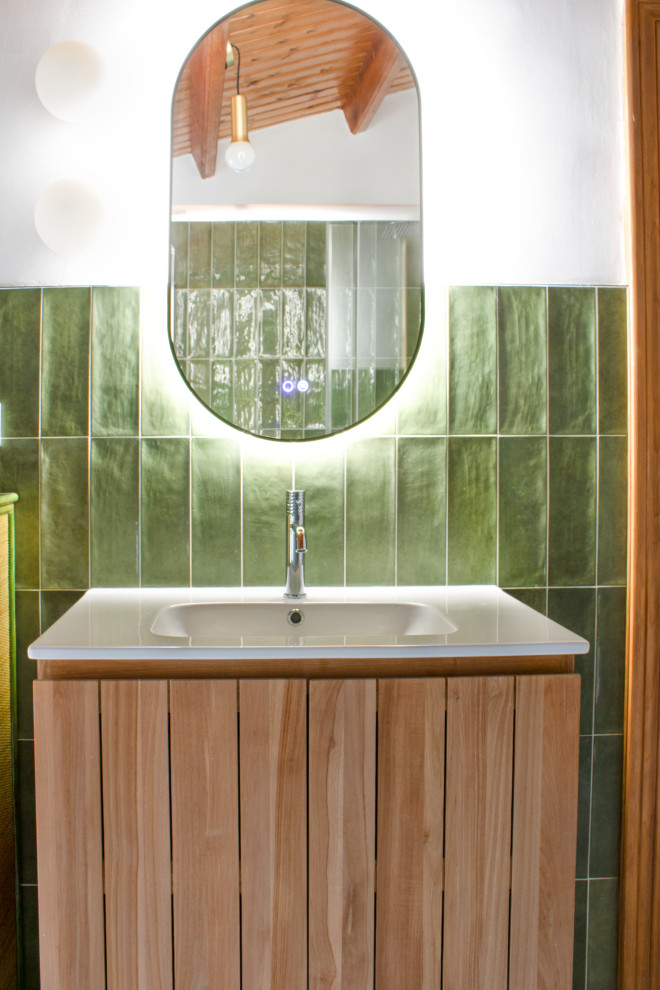 Entre lo rústico y lo actual: transformación de baños en Cantabria