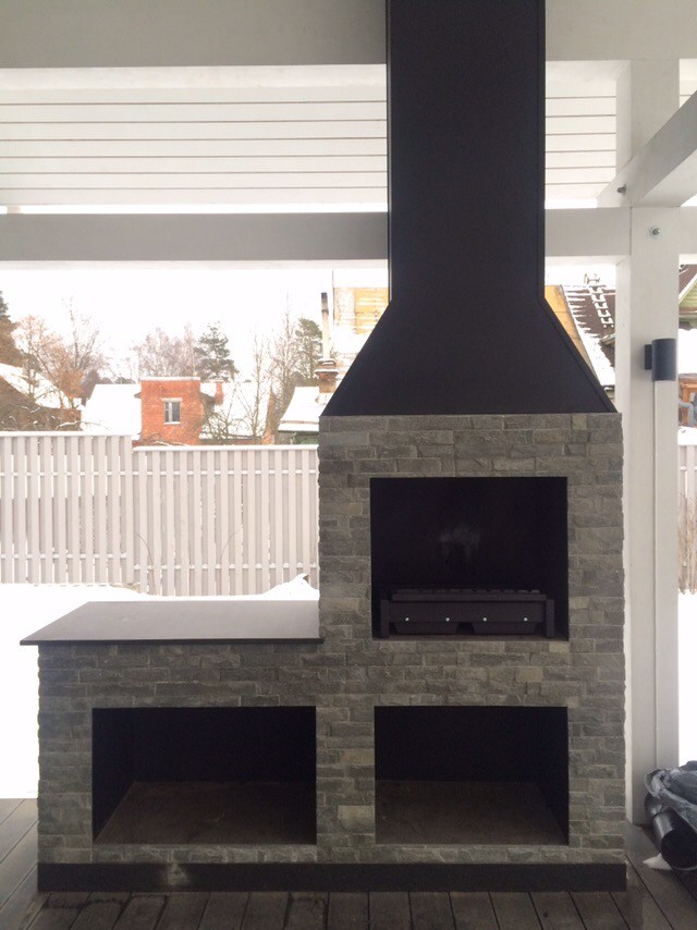 Барбекю с оделкой декоративным камнем сланец