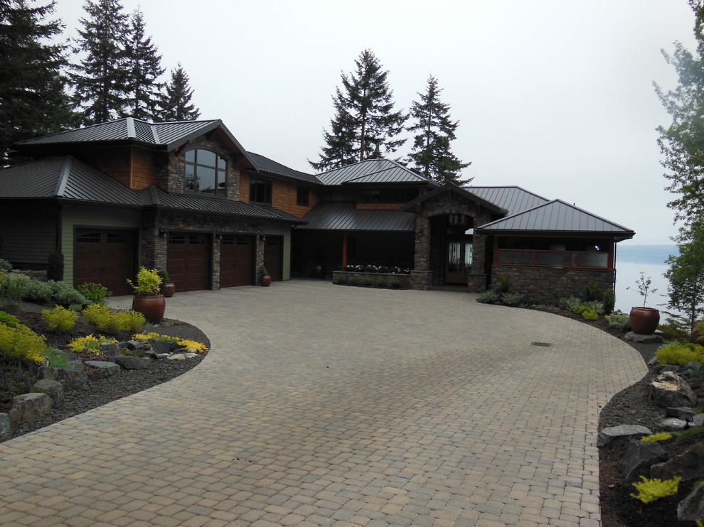 This is an example of a traditional exterior in Seattle.