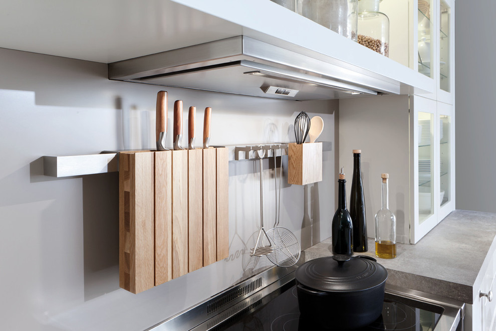 Photo of a contemporary kitchen in Orange County.