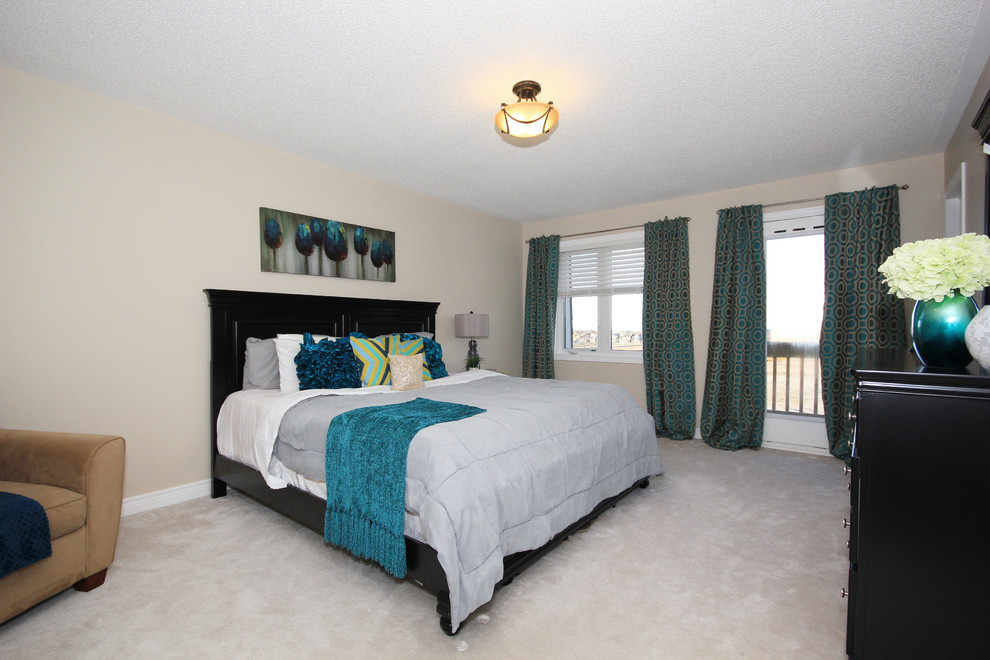 Inspiration for a transitional home design remodel in Toronto