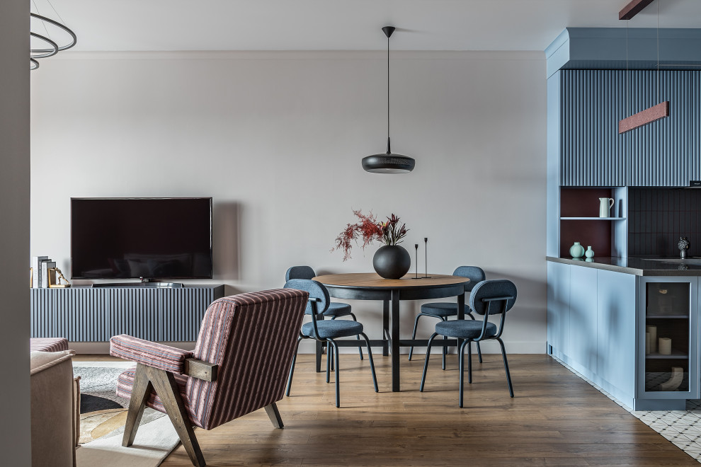 Трехкомнатная квартира с кухней—гостиной