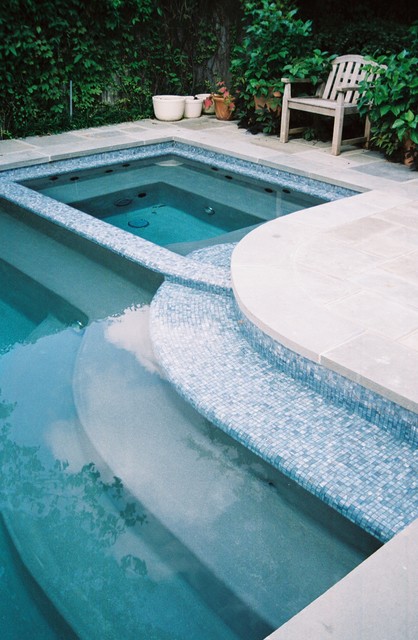 Pool Features eclettico-piscina