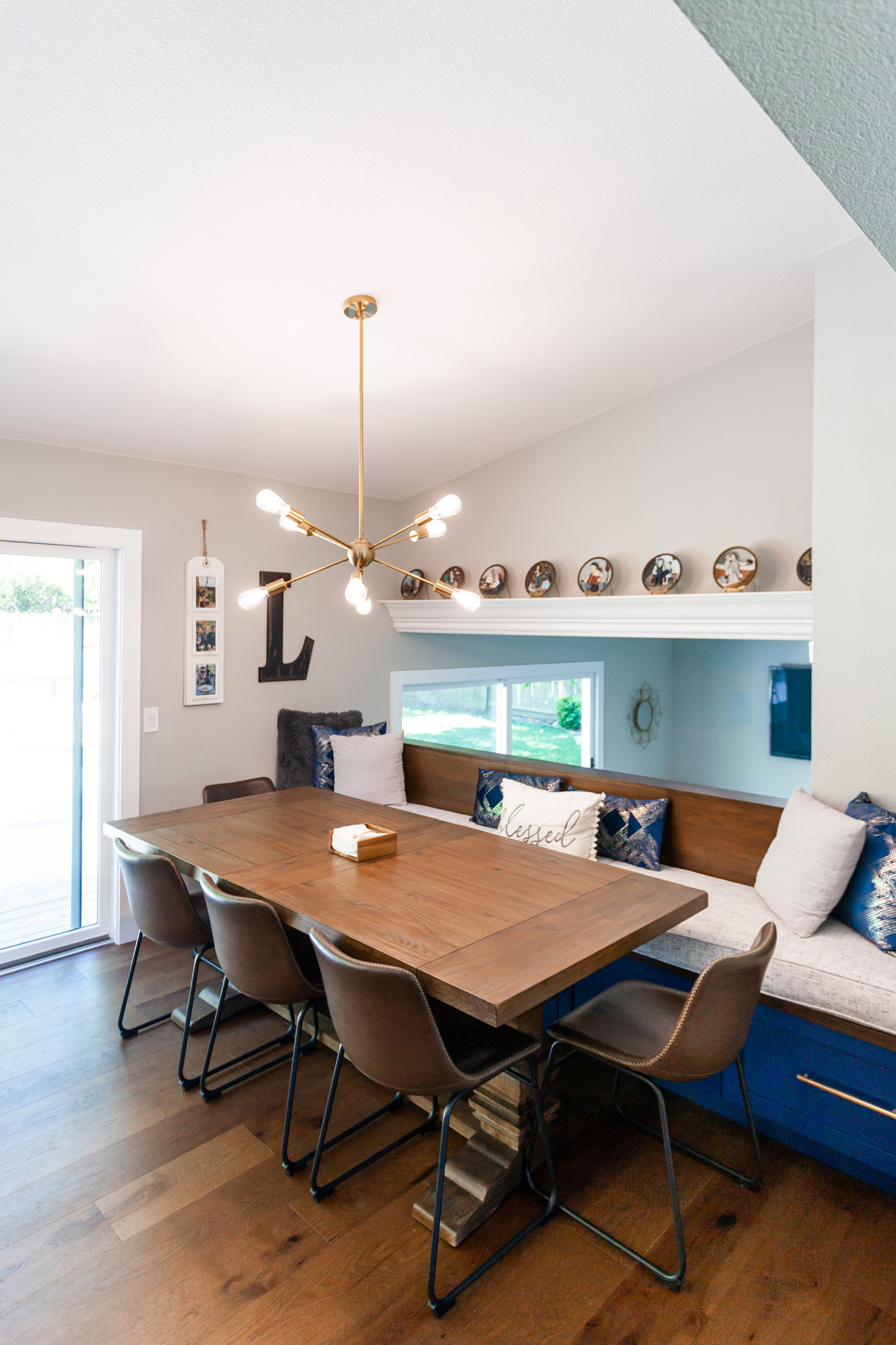 Stunning Kitchen w Blue Island