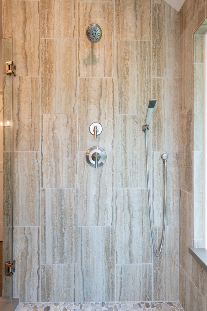 Example of a transitional home design design in Houston