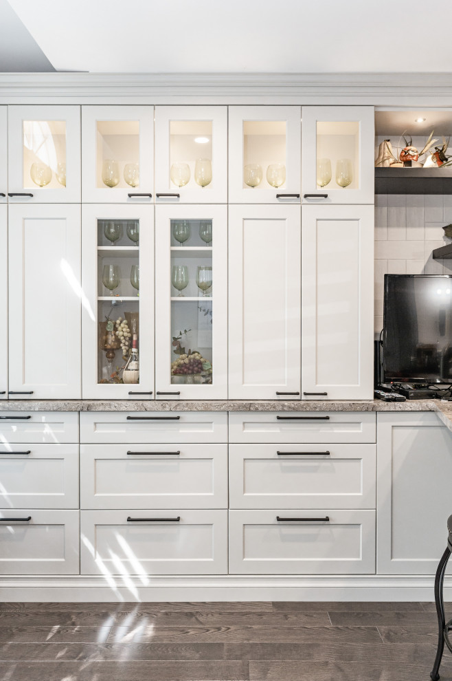 Kitchen - transitional kitchen idea