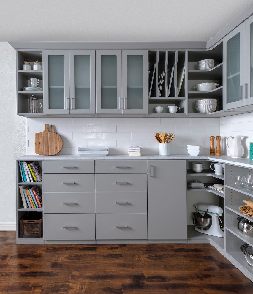Inspiration for a transitional home design remodel in Toronto